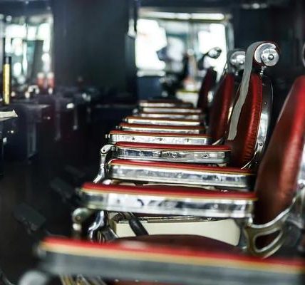 Custom Barber Chair Options for Unique Salon Branding