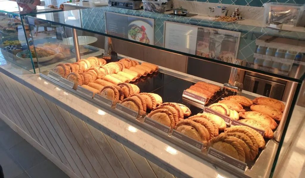 Countertop Heated Display Case for Ready-to-Serve Foods