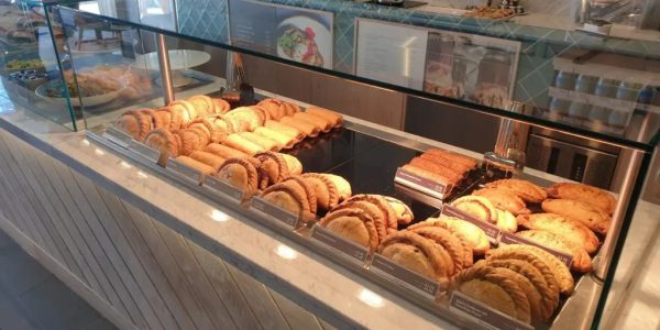 Countertop Heated Display Case for Ready-to-Serve Foods