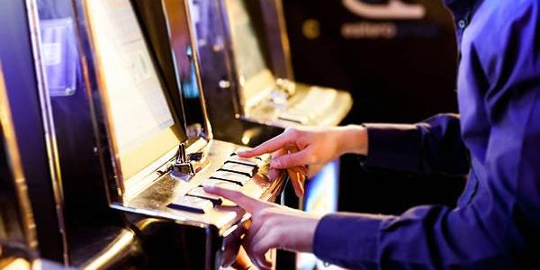 An Introduction to Online Gaming Technology Behind คาสิโนออนไลน์
