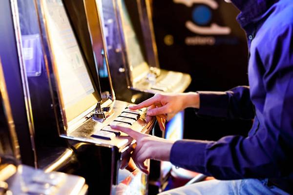 An Introduction to Online Gaming Technology Behind คาสิโนออนไลน์